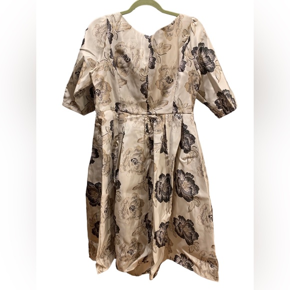 ALISASTYLE DRESS.                                     MAKE AN OFFER !! - Picture 2 of 6